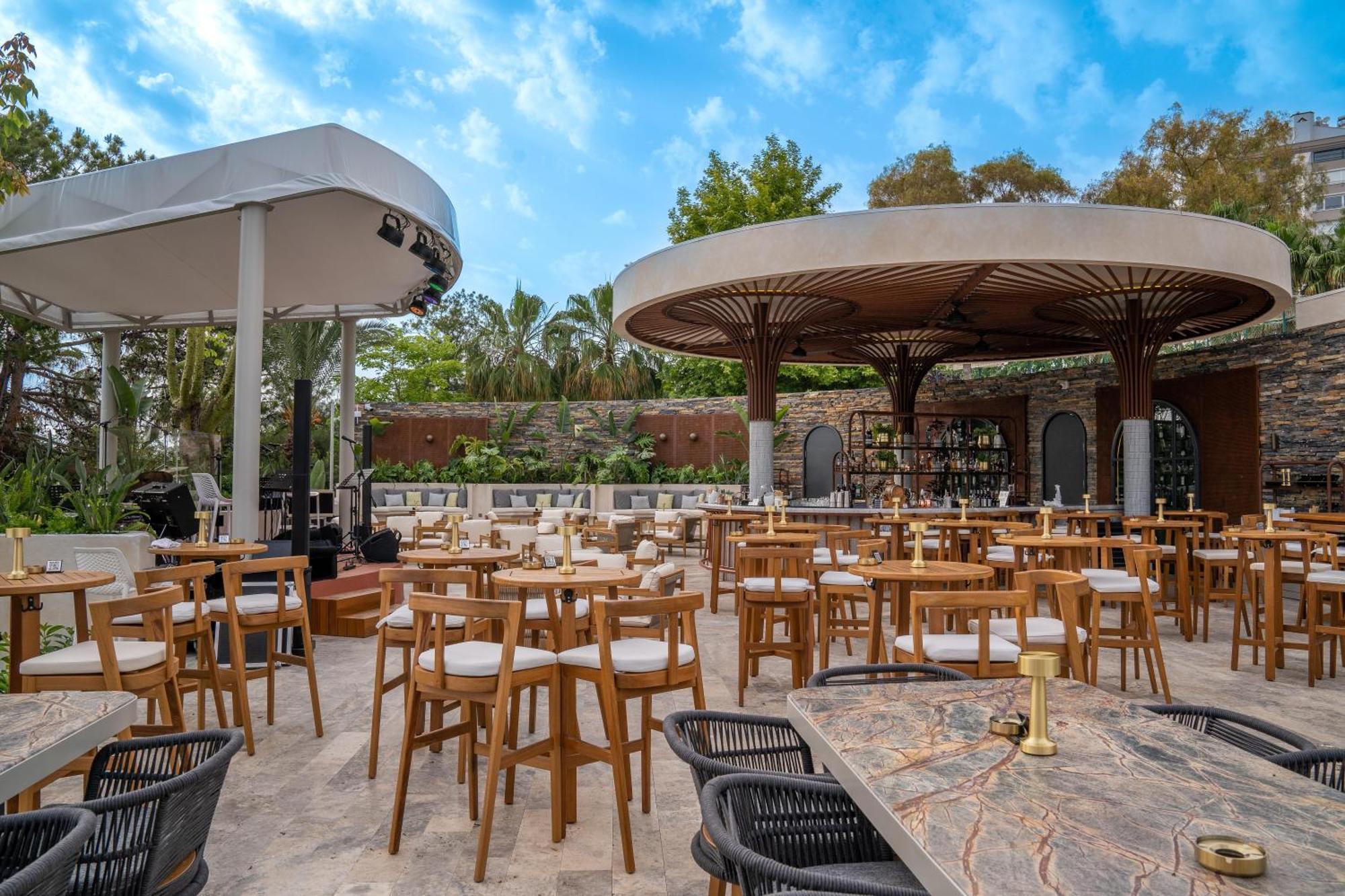 Hotel Akra Antalia Esterno foto The Terrace