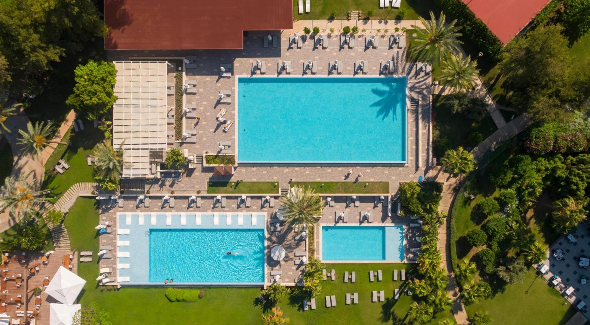Hotel Akra Antalia Esterno foto Aerial view of the swimming pool
