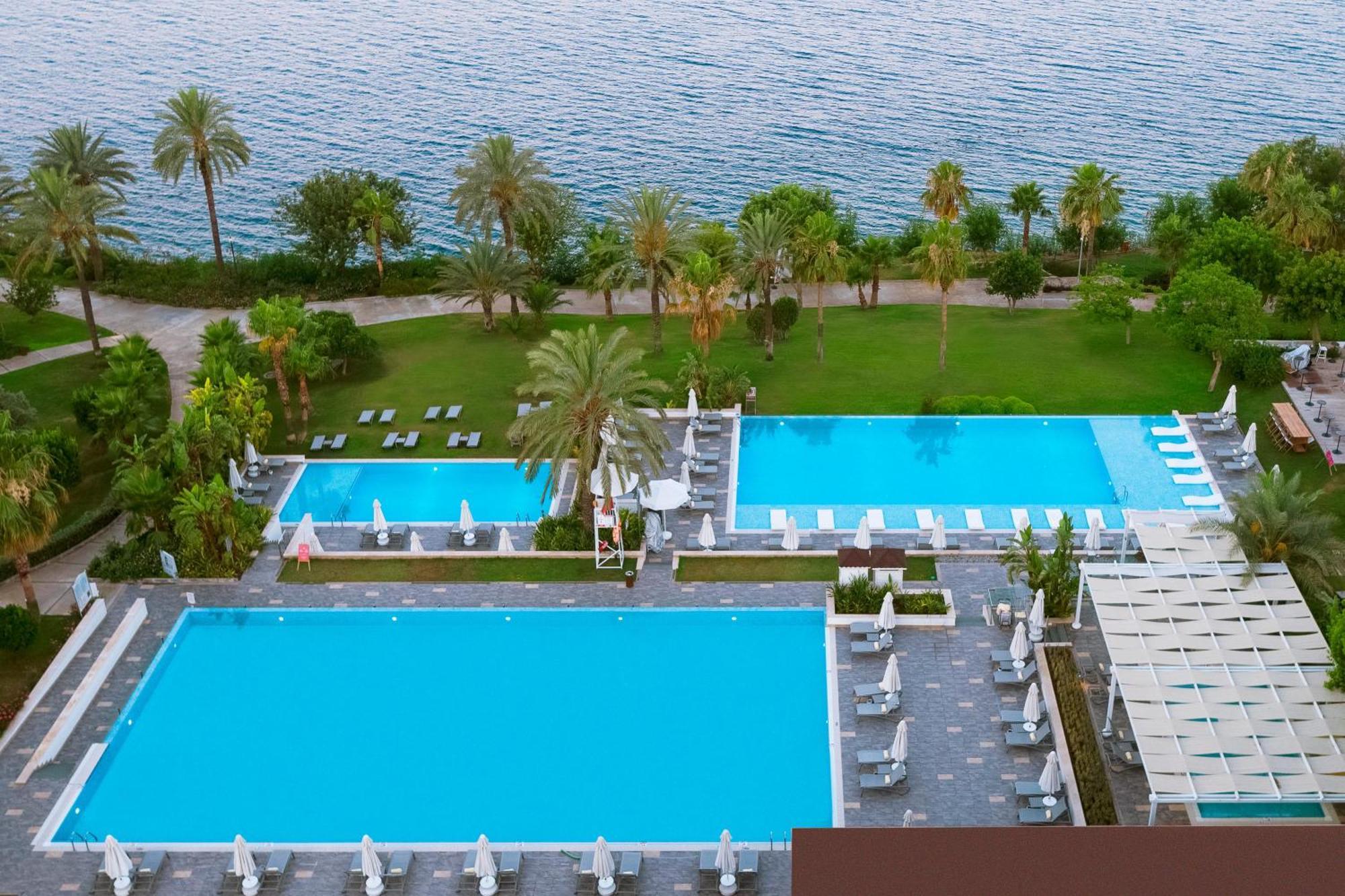 Hotel Akra Antalia Esterno foto The swimming pool at the hotel