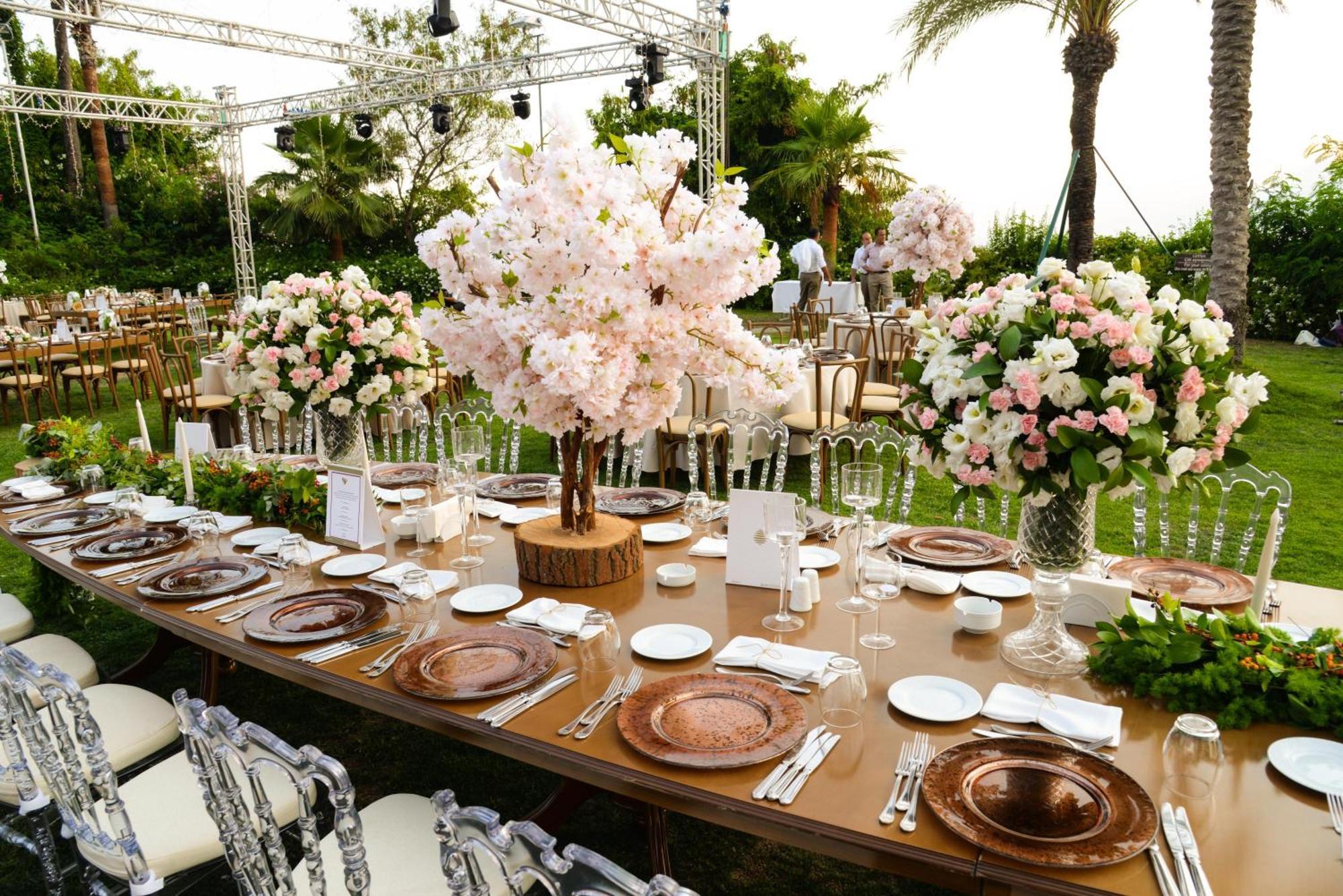 Hotel Akra Antalia Esterno foto A table set for a wedding reception